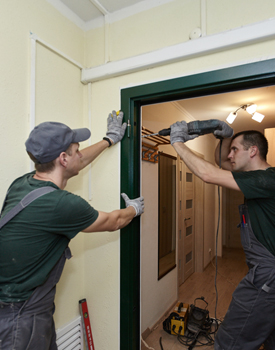 Установка входных дверей